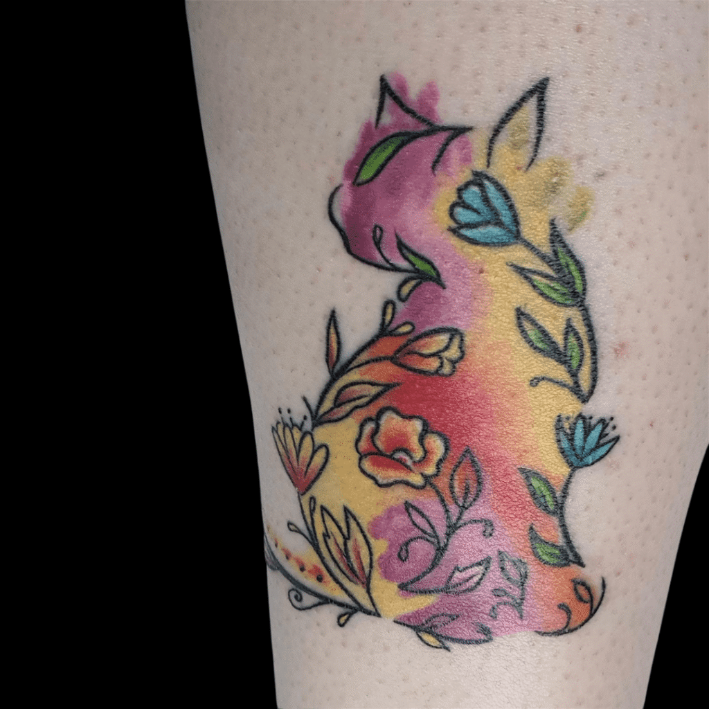 Colour blended tattoo. Cat tattoo formed by flowers, completed at Studio51 Basingstoke. Tatuaje de un gato con flores, hecho con colores distintos. Realizado en Studio51 Basingstoke.